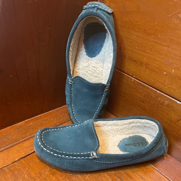 L.L. Bean Shoes - NWOT LLBean woman’s moccasin slippers size 6M